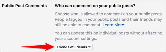 Sélectionnez une option dans le menu "Public Post Comments" sur Facebook.