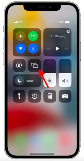 Appuyez sur l'icône de mise en miroir d'écran dans Control Center sur iOS