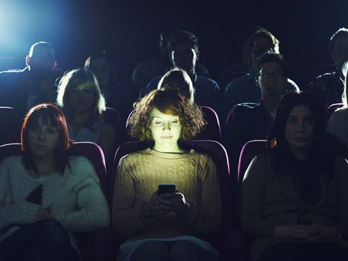 Utiliser un smartphone au cinéma