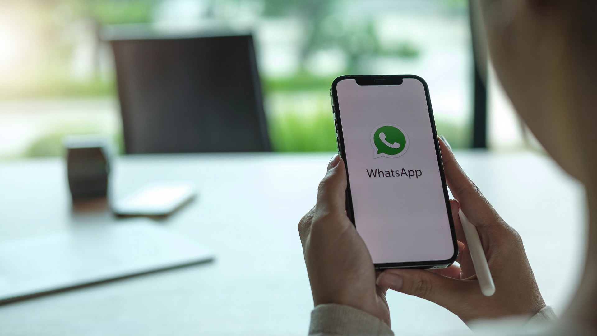 Pourquoi ne puis-je pas transférer des messages sur WhatsApp