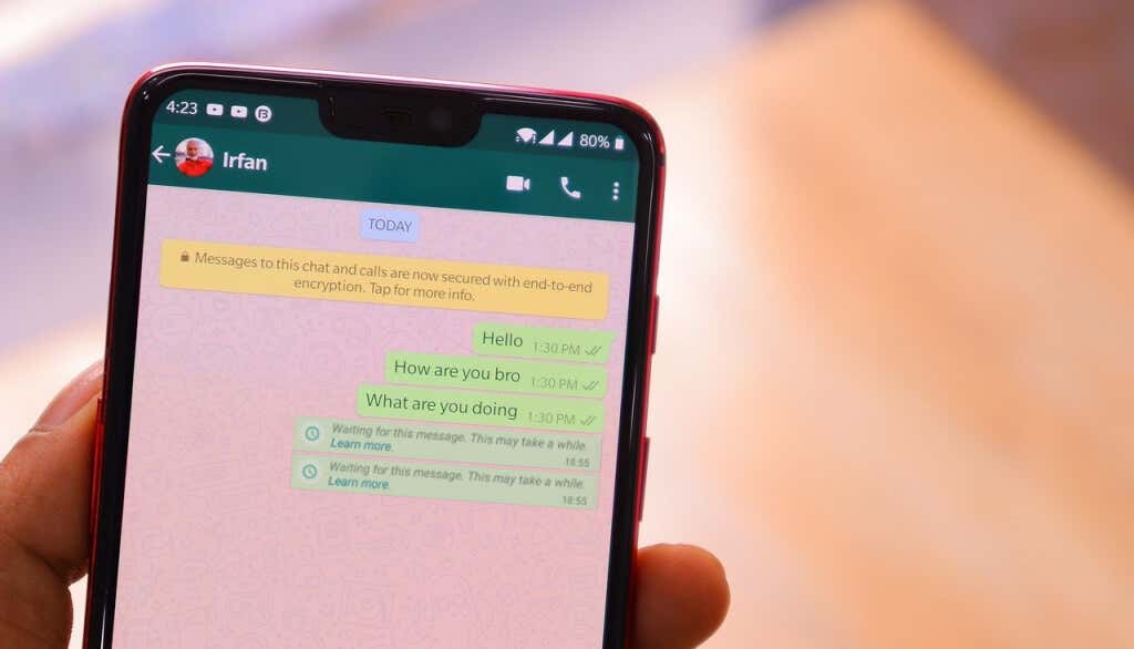 Comment réparer l'erreur d'attente de ce message sur WhatsApp