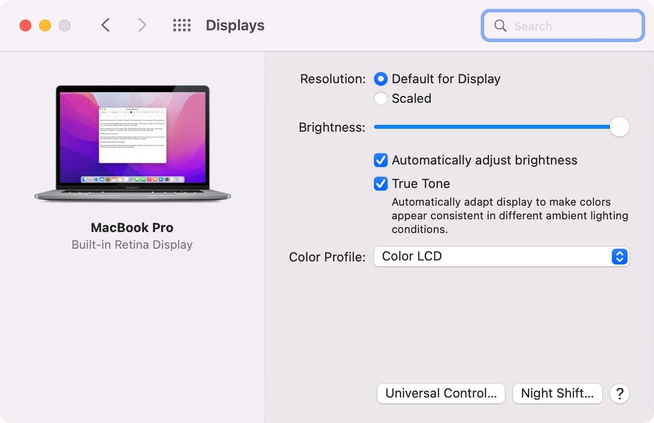 Préférences d'affichage dans macOS Monterey avec l'option Par défaut pour l'affichage sélectionnée